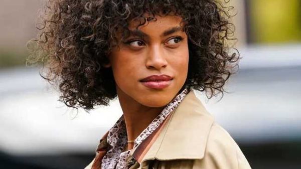 Curly Hair Wigs Have A Trademark Look And Feel